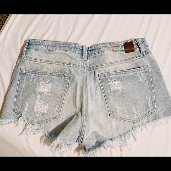 Hidden Jeans Low Cut Light Wash Shorts - Picture 2 of 3
